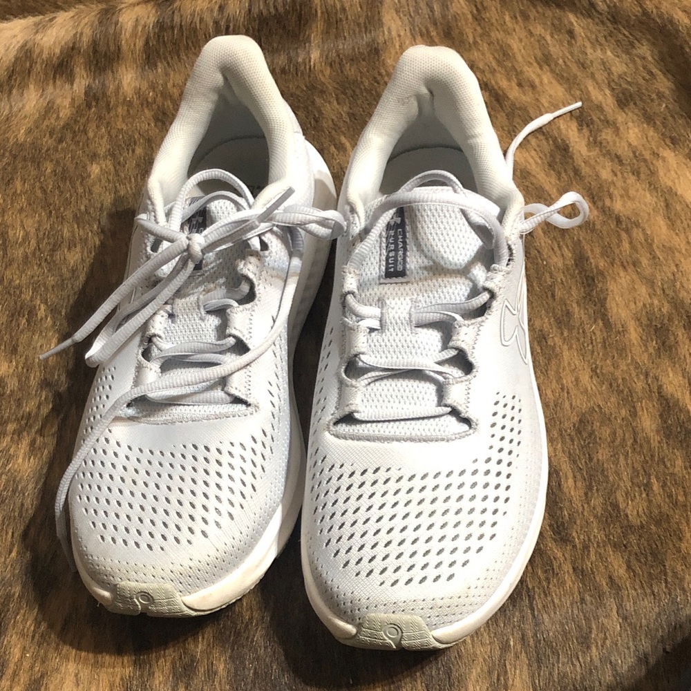 Under Armour charged pursuit woman’s shoes in size 11